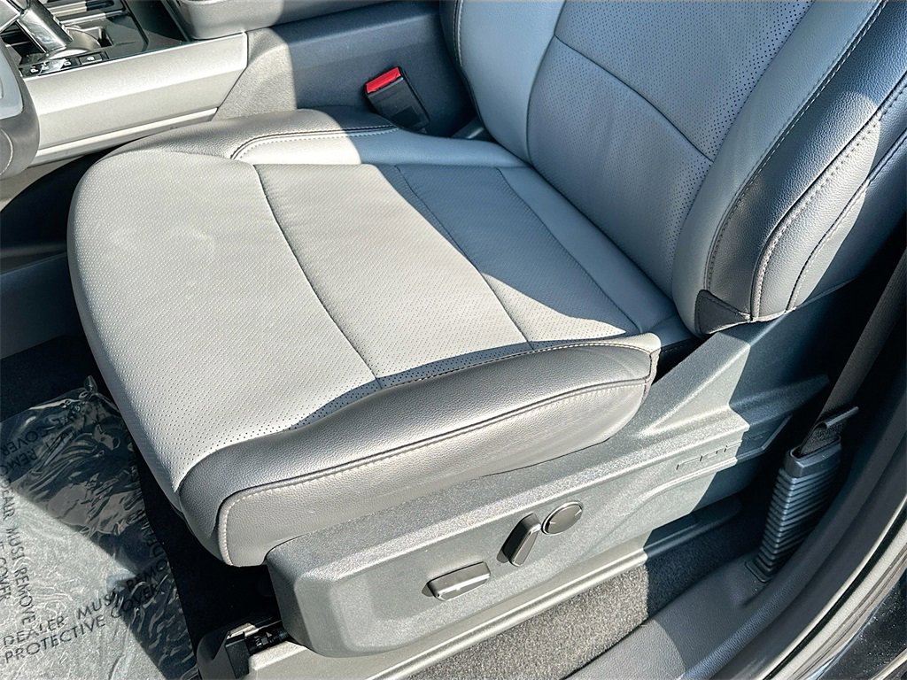 Used 2025 Ford F150 Lightning Lariat image 20