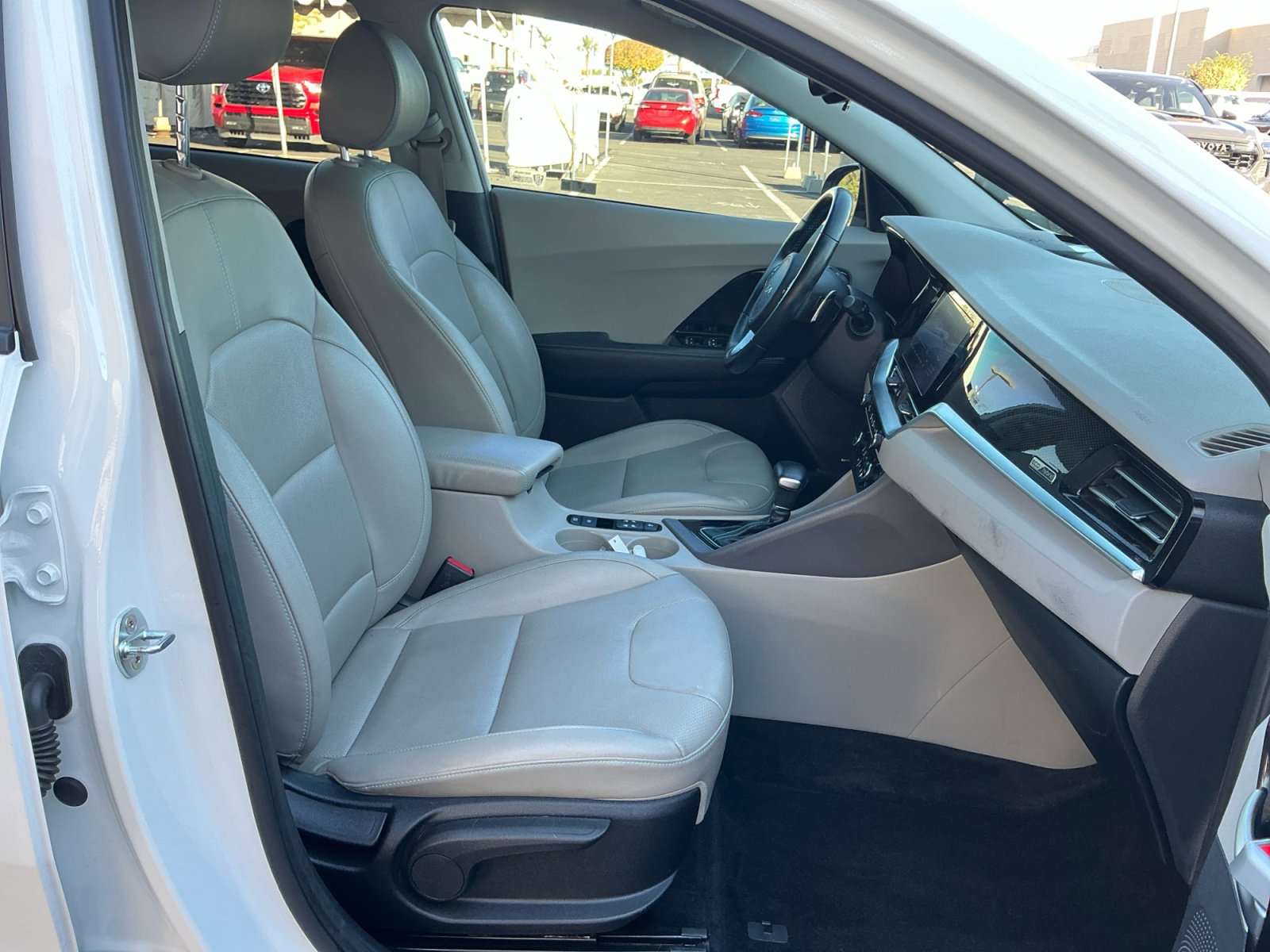 Used 2022 Kia Niro EX Premium image 19