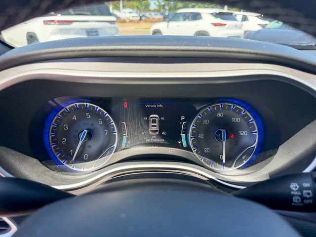 Used 2025 Chrysler Pacifica Select FWD image 15
