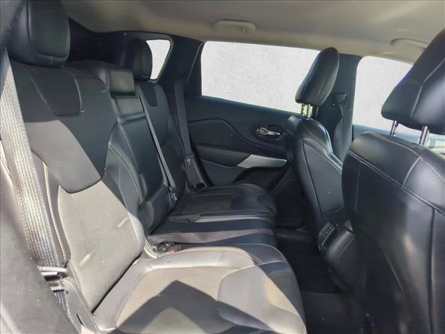 Used 2018 Jeep Cherokee Latitude Plus w/ Cold Weather Group AWD/4WD image 25