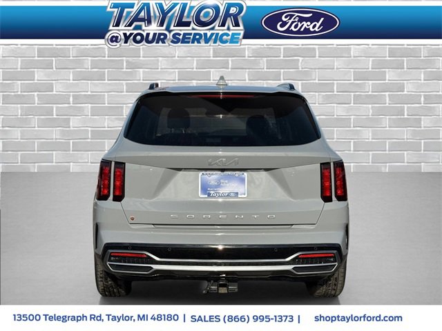 Used 2022 Kia Sorento EX w/ Panoramic Sunroof Package image 4