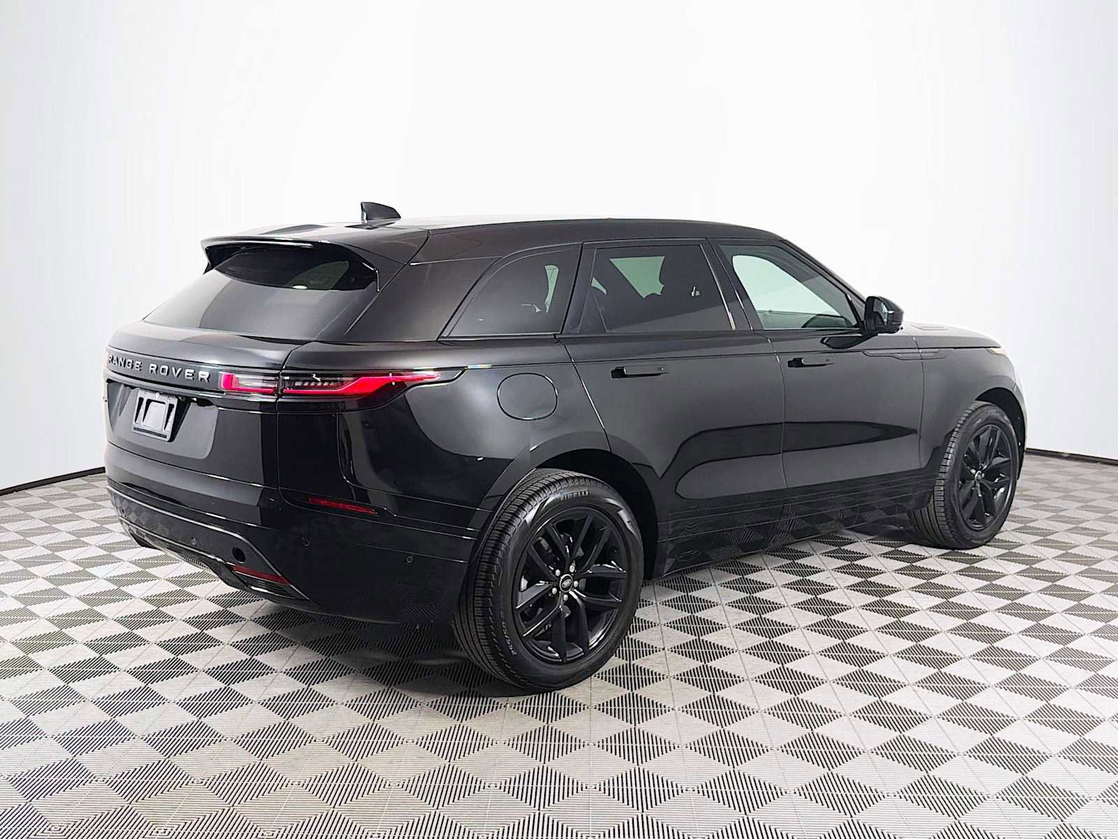 Used 2026 Land Rover Range Rover Velar Dynamic SE AWD/4WD image 5