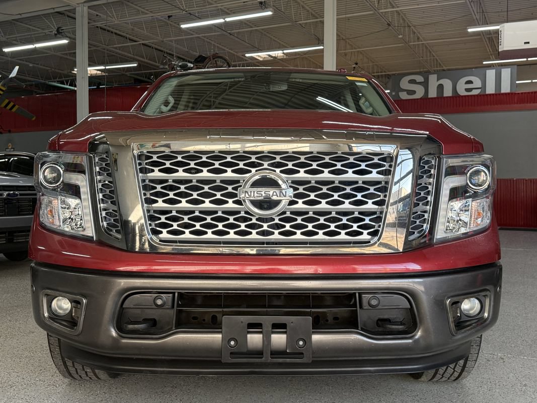 Used 2018 Nissan Titan XD AWD/4WD image 10