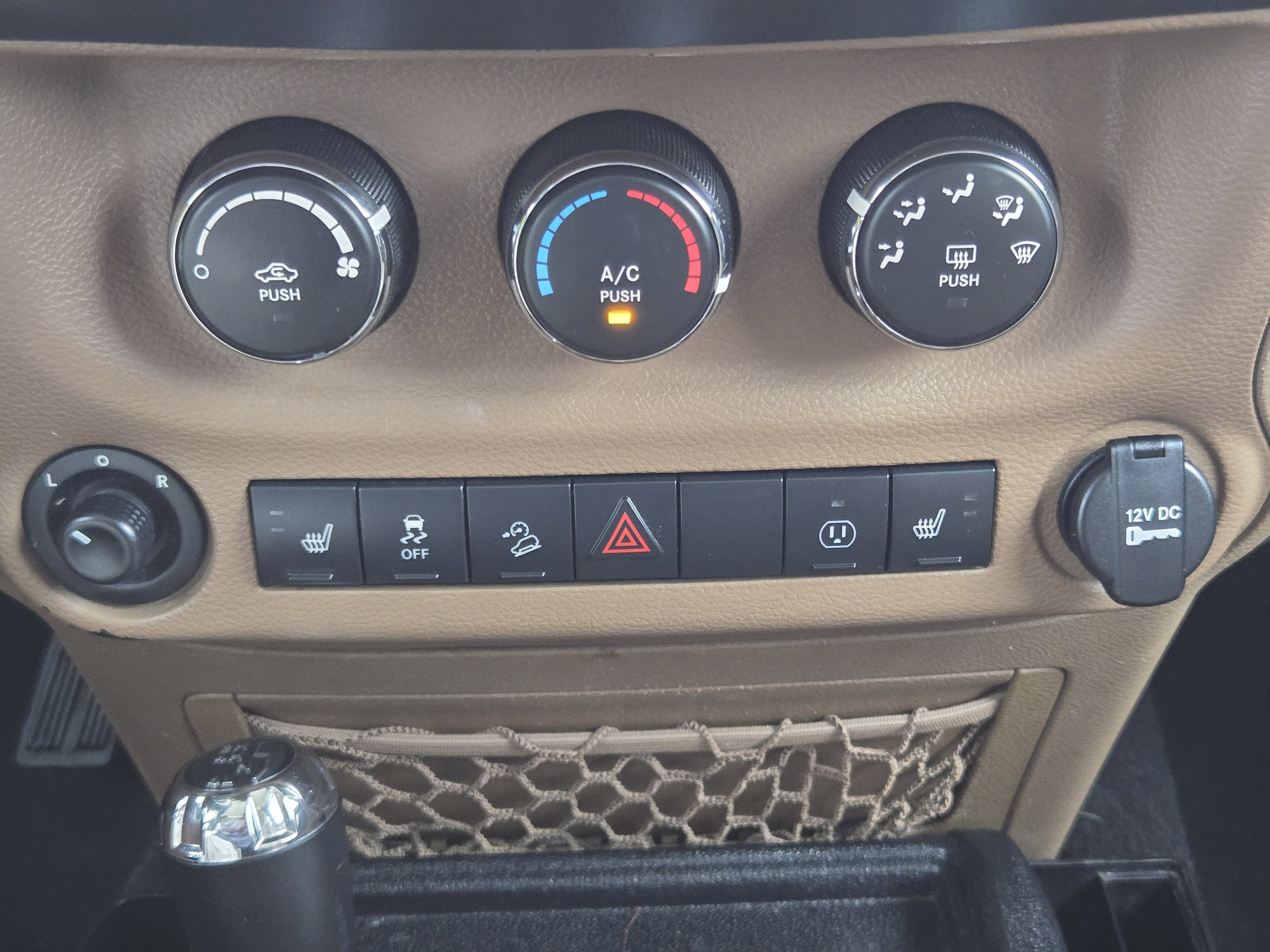 Used 2017 Jeep Wrangler Unlimited Rubicon w/ Connectivity Group AWD/4WD image 15
