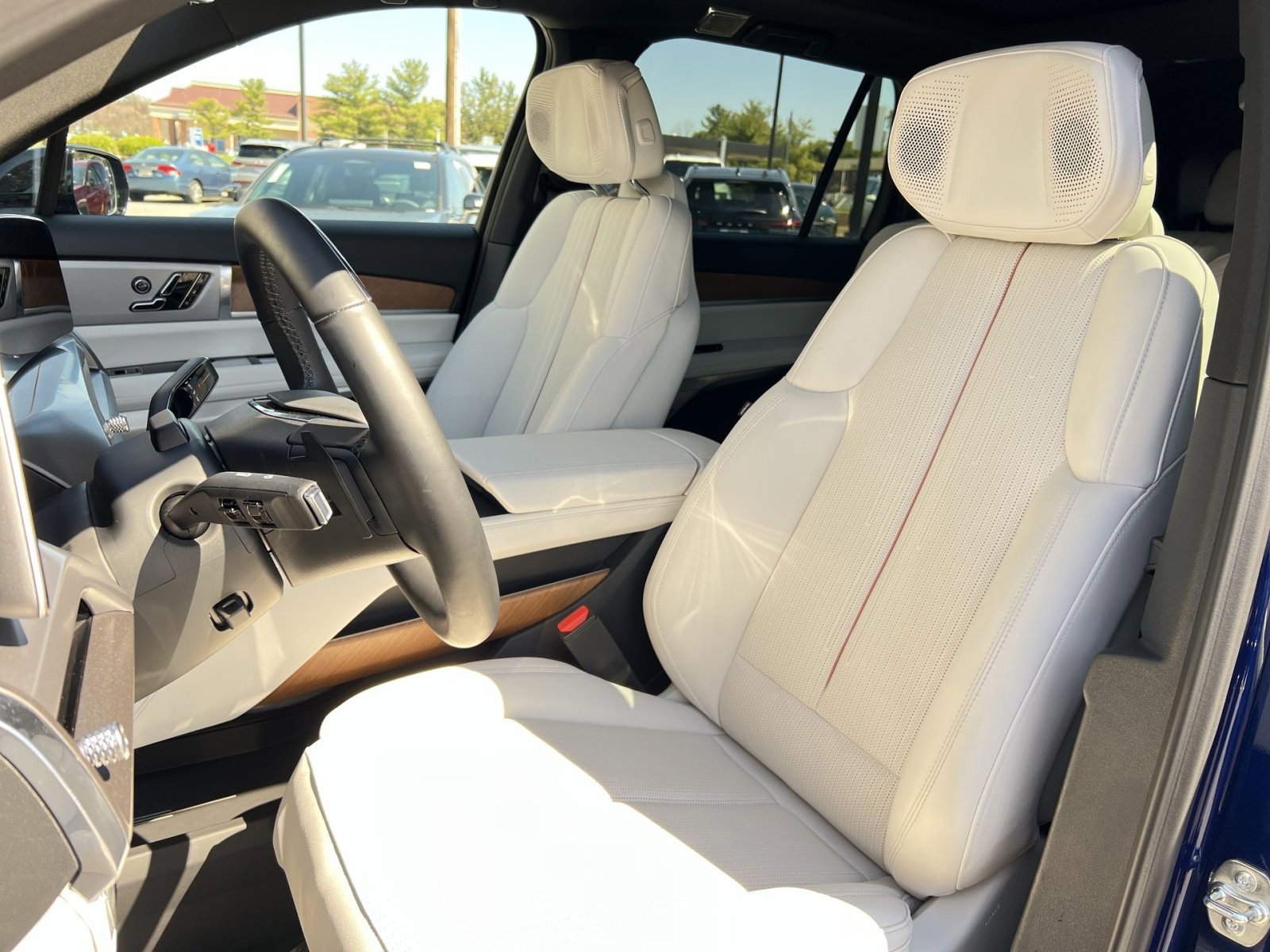 Used 2026 Cadillac Vistiq Sport image 13