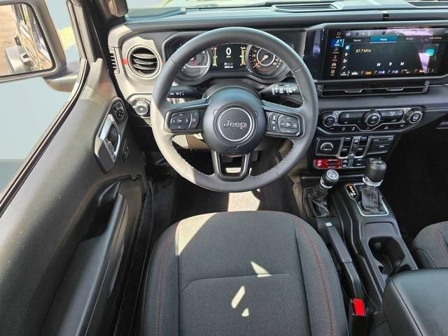Used 2025 Jeep Wrangler Unlimited Rubicon AWD/4WD image 8