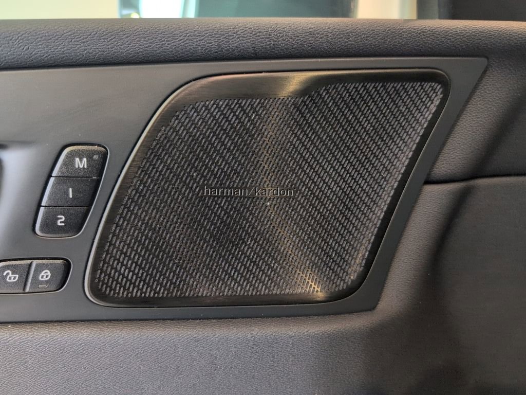 Used 2022 Volvo XC60 B5 Momentum w/ Advanced Package image 10