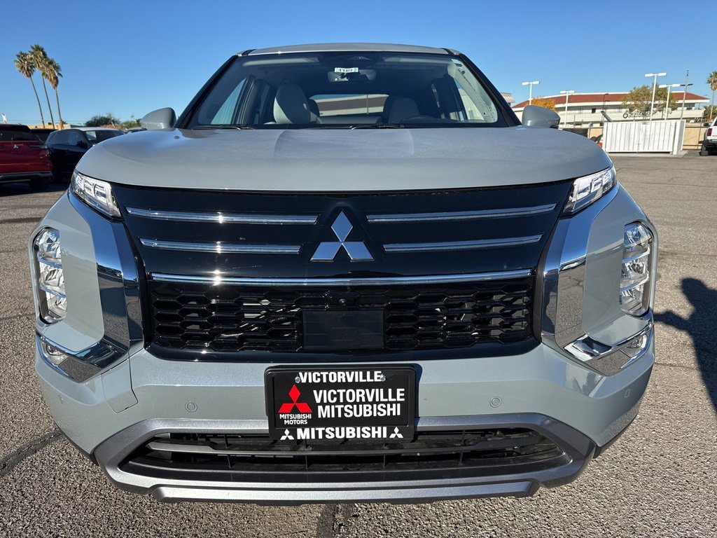 New 2025 Mitsubishi Outlander SE image 2