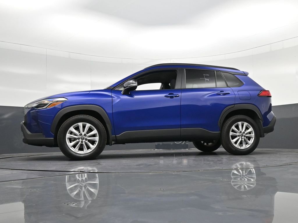 Used 2025 Toyota Corolla Cross LE image 34