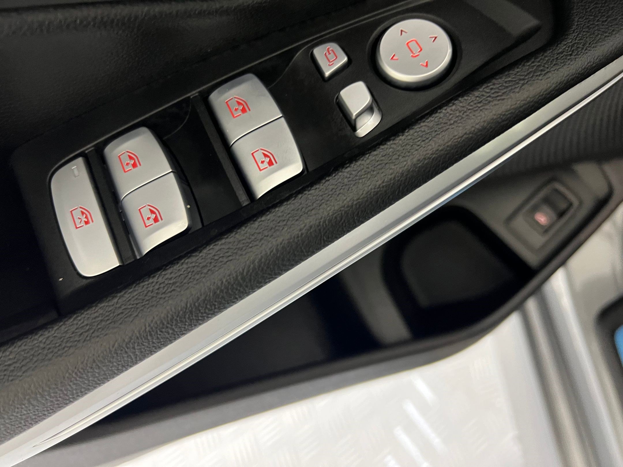 Used 2026 BMW 330i Sedan w/ Convenience Package image 23