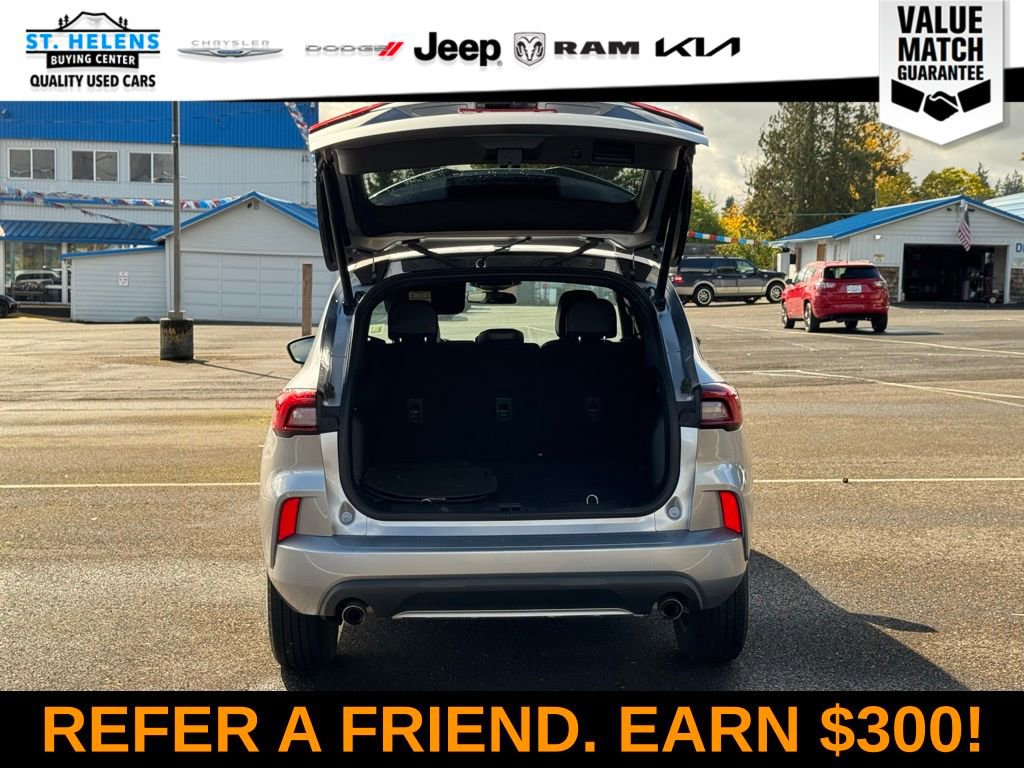 Used 2023 Ford Escape ST-Line w/ Cold Weather Package image 7