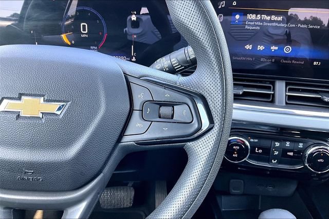 Used 2025 Chevrolet Trax LT FWD image 12