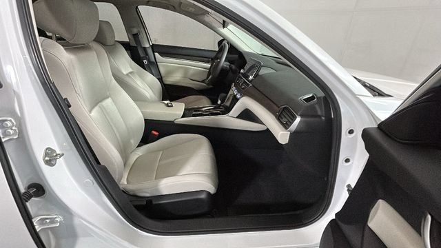 Used 2020 Honda Accord EX image 31