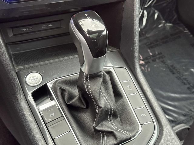 Certified 2023 Volkswagen Tiguan SE R-Line image 28