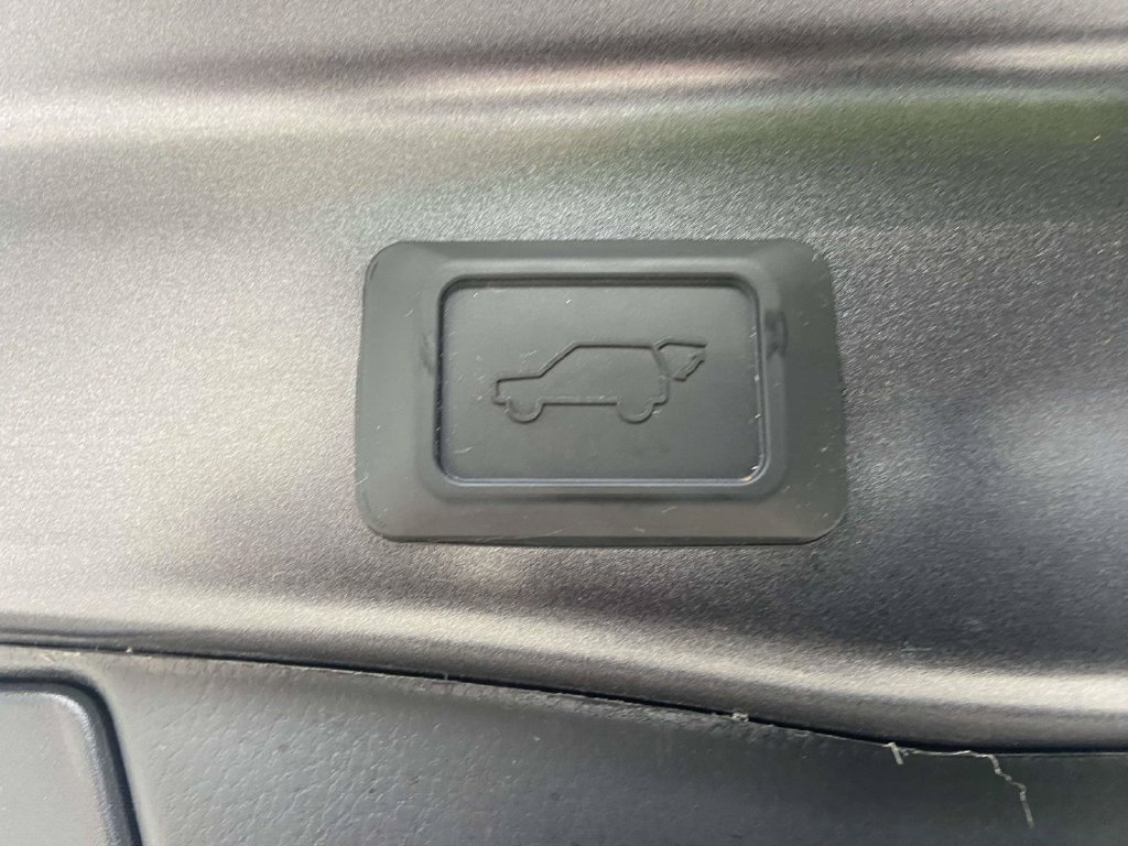 Used 2024 Toyota RAV4 XLE Premium FWD image 10