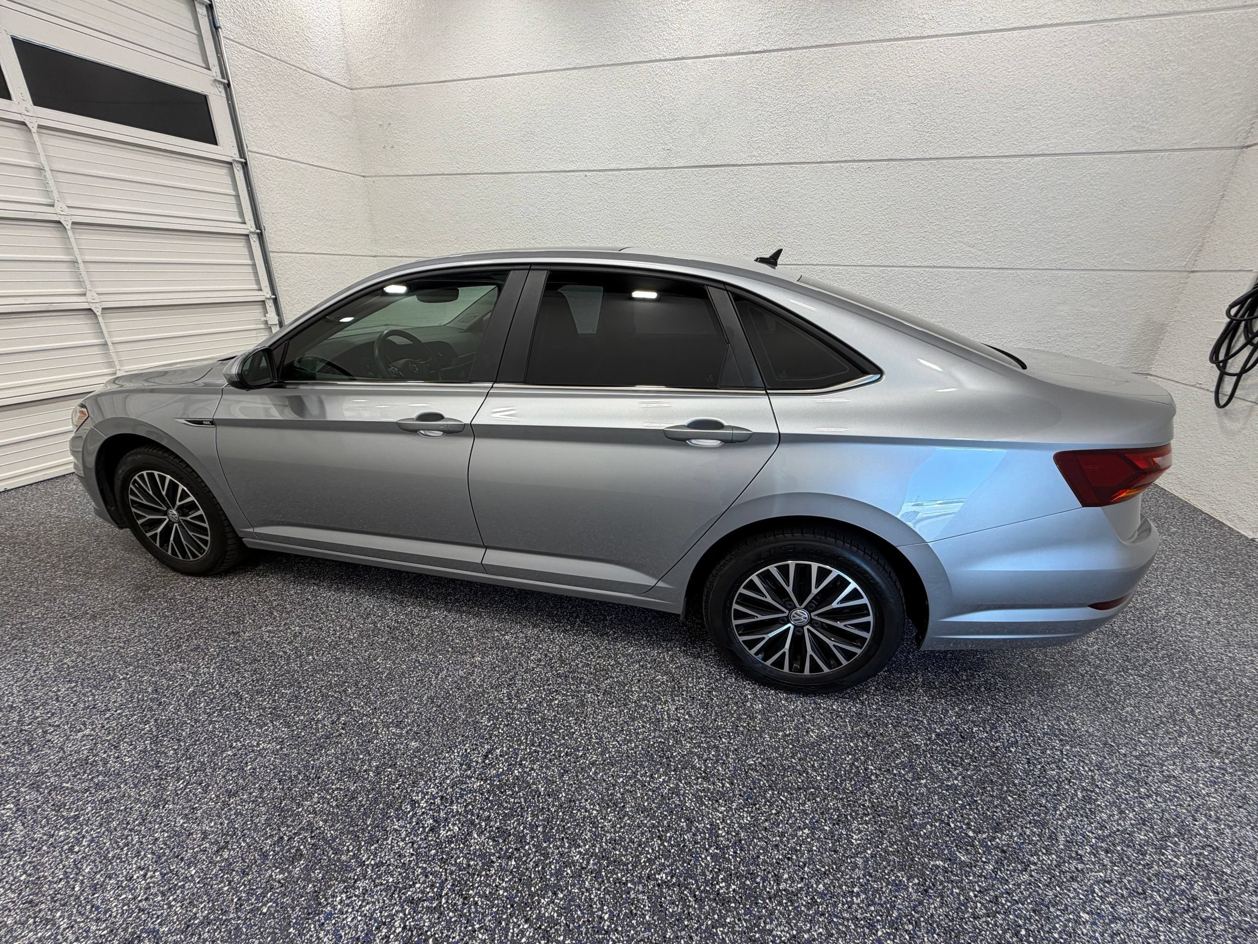 Used 2019 Volkswagen Jetta SEL FWD image 3