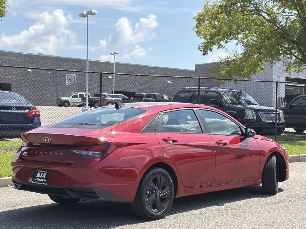 Used 2022 Hyundai Elantra SEL w/ Convenience Package FWD image 30