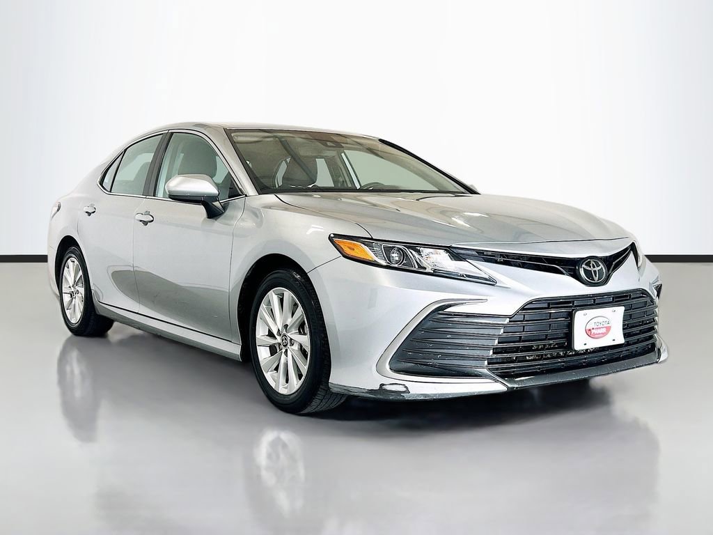 Used 2023 Toyota Camry LE FWD image 3