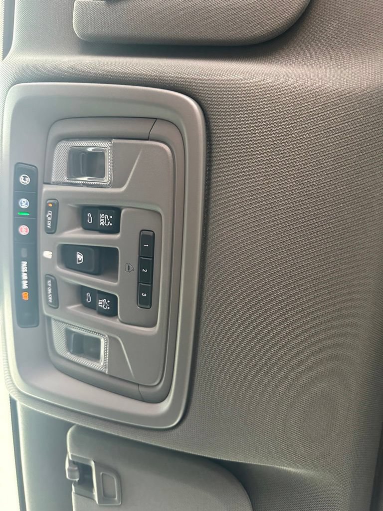 Used 2025 Chevrolet Silverado 2500 LTZ w/ LTZ Convenience Package AWD/4WD image 27