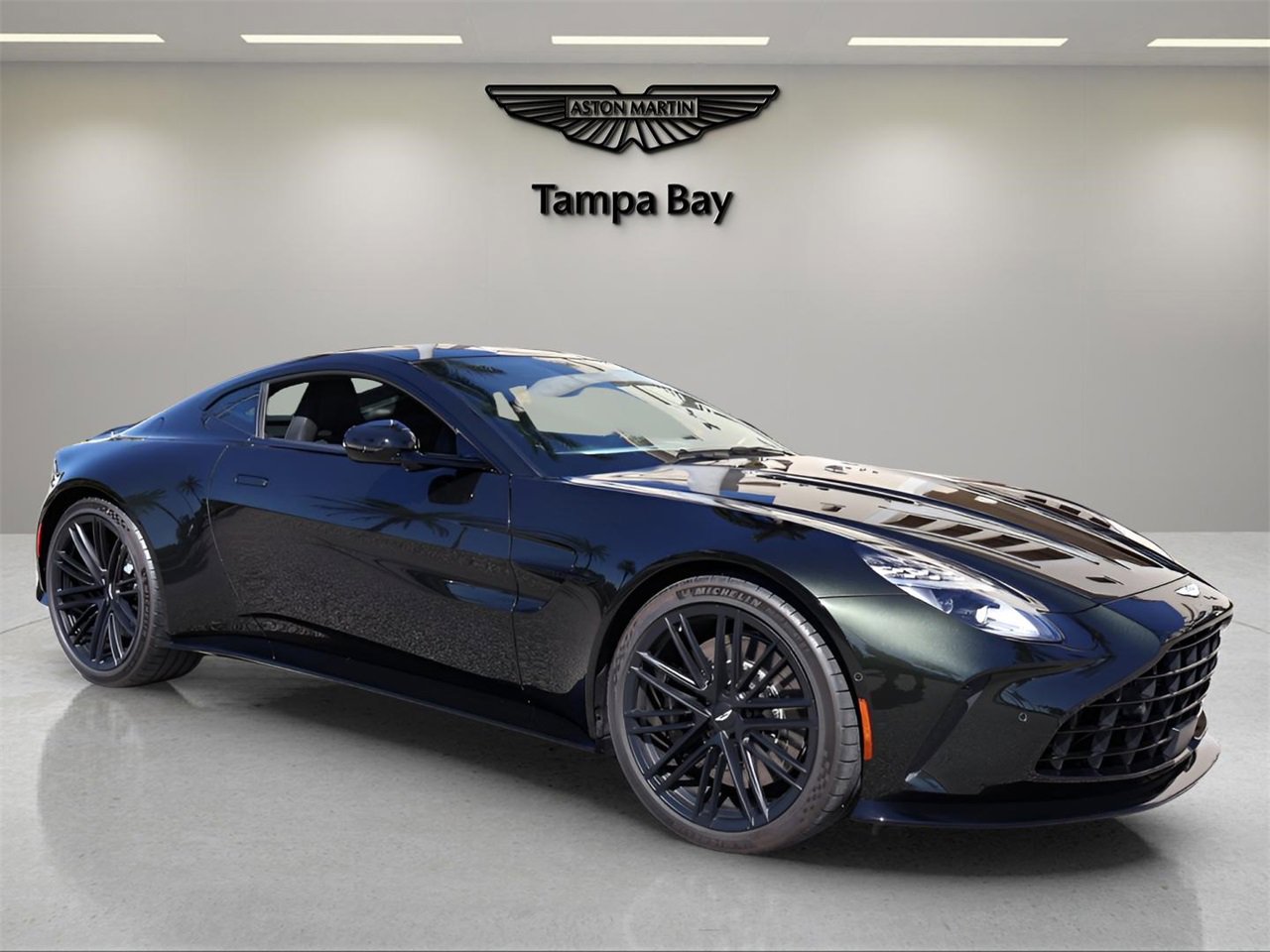 Used 2025 Aston Martin V8 Vantage Coupe image 6