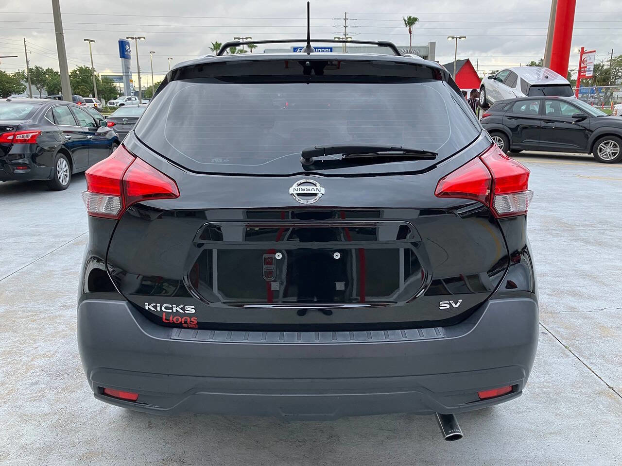Used 2019 Nissan Kicks SV w/ Exterior Package FWD image 6