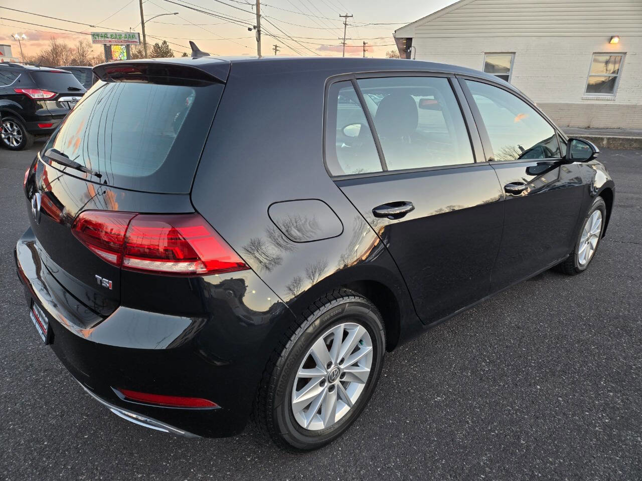 Used 2018 Volkswagen Golf S image 6