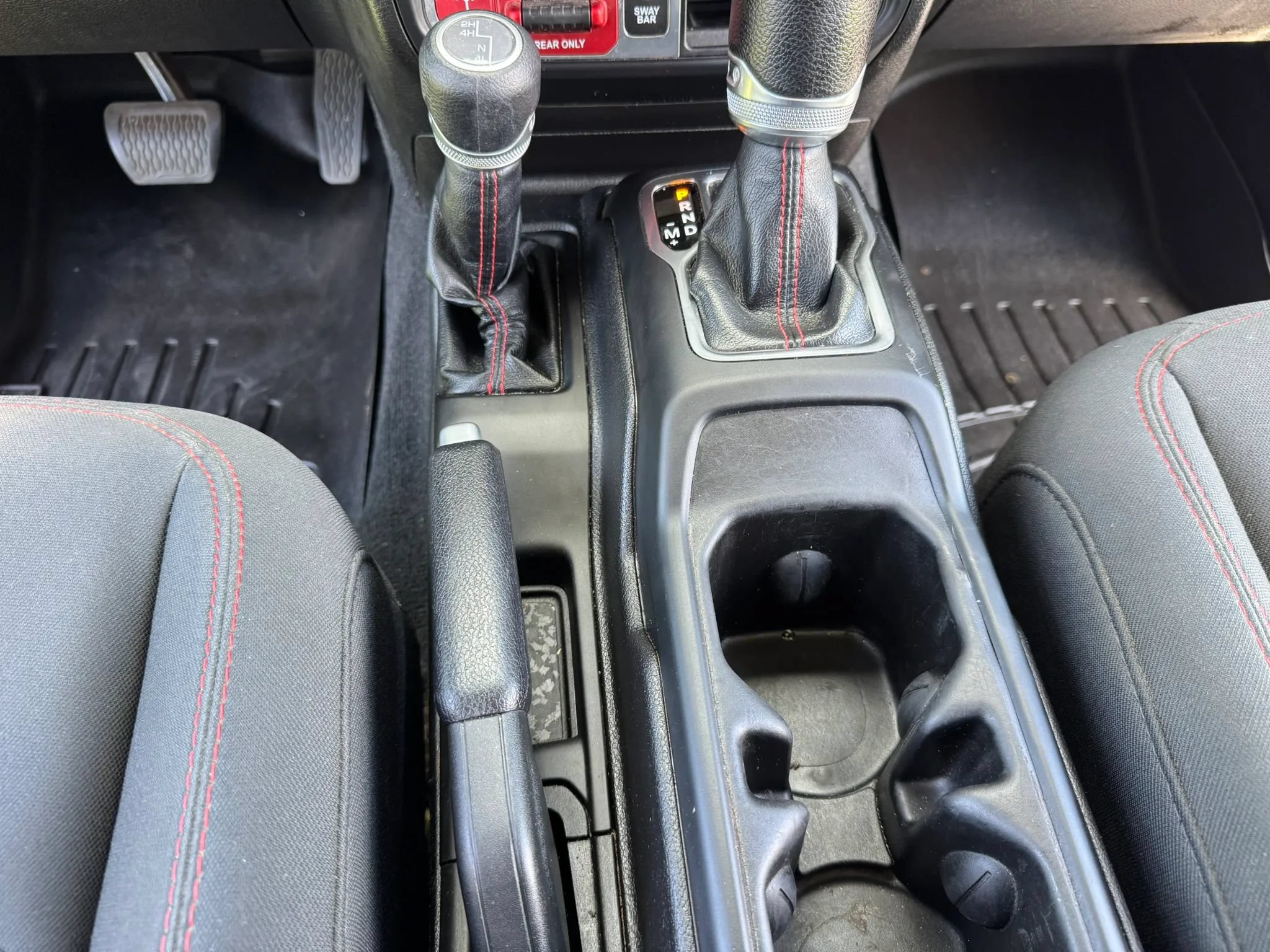 Used 2018 Jeep Wrangler Unlimited Rubicon w/ LED Lighting Group AWD/4WD image 18