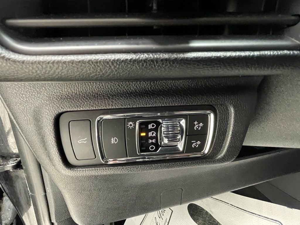 Used 2021 Lincoln Corsair Reserve image 17