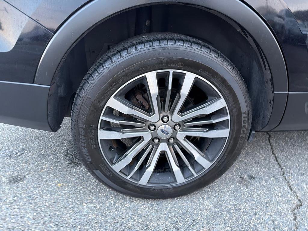 Used 2017 Ford Explorer Platinum image 39