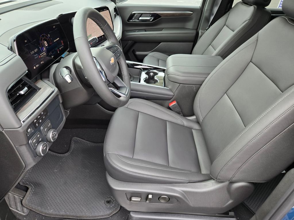 New 2025 Chevrolet Suburban LT w/ Comfort Package AWD/4WD image 6
