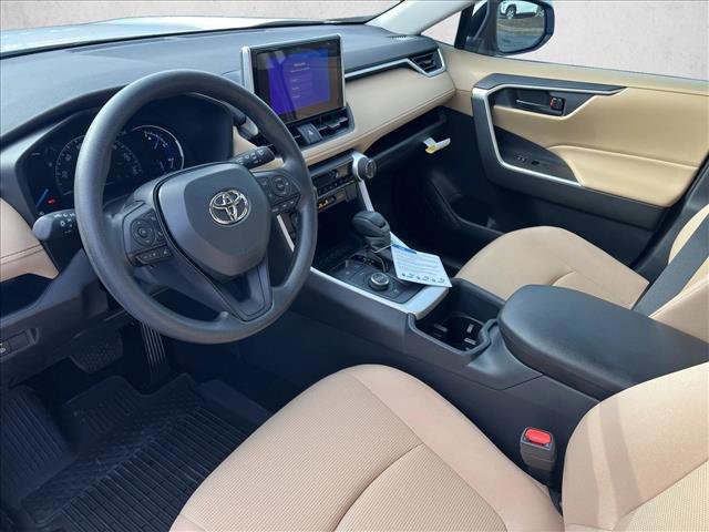 New 2025 Toyota RAV4 LE video 3