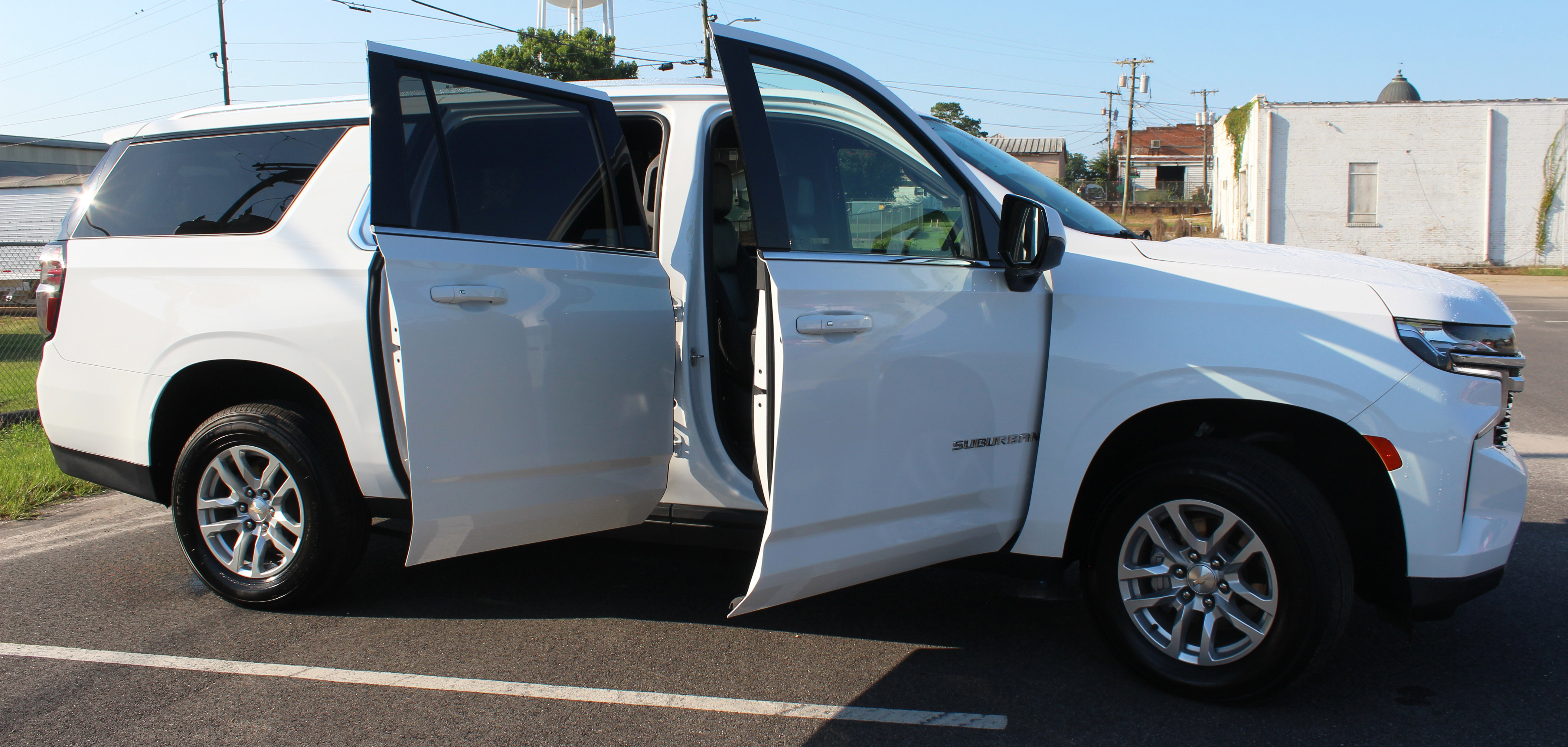 Used 2023 Chevrolet Suburban LT image 11