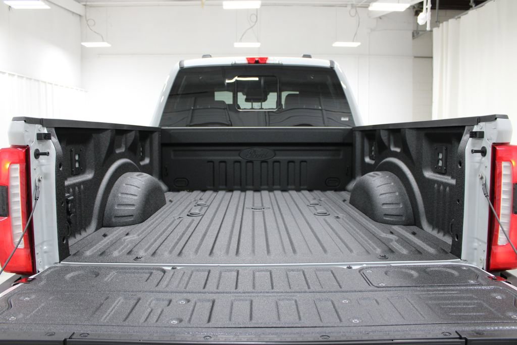 New 2026 Ford F250 Lariat w/ Black Appearance Package image 32