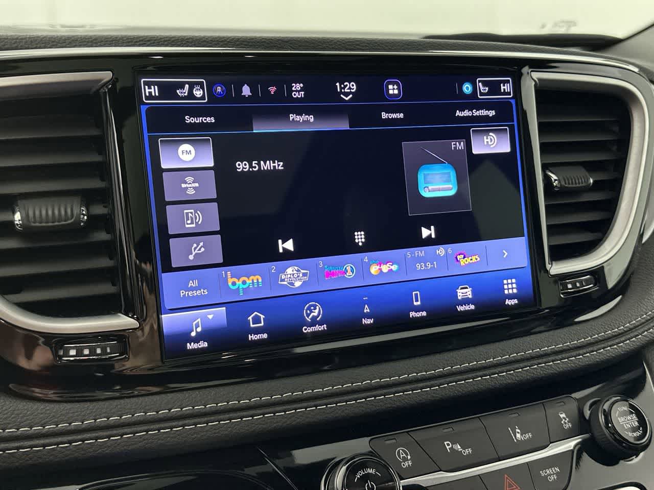 Used 2025 Chrysler Pacifica Limited FWD image 23