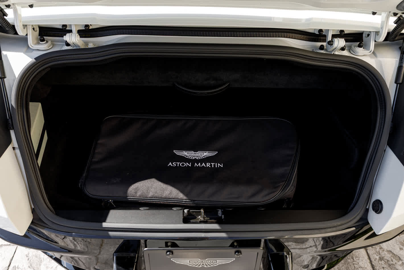 Used 2019 Aston Martin DB11 Volante image 63