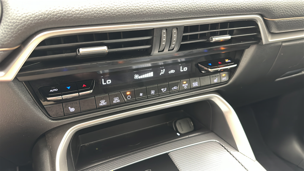 Used 2024 MAZDA CX-90 Plug-In Hybrid w/ Premium Pkg AWD/4WD image 19