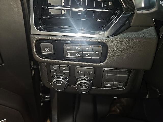 New 2026 GMC Yukon Elevation image 12