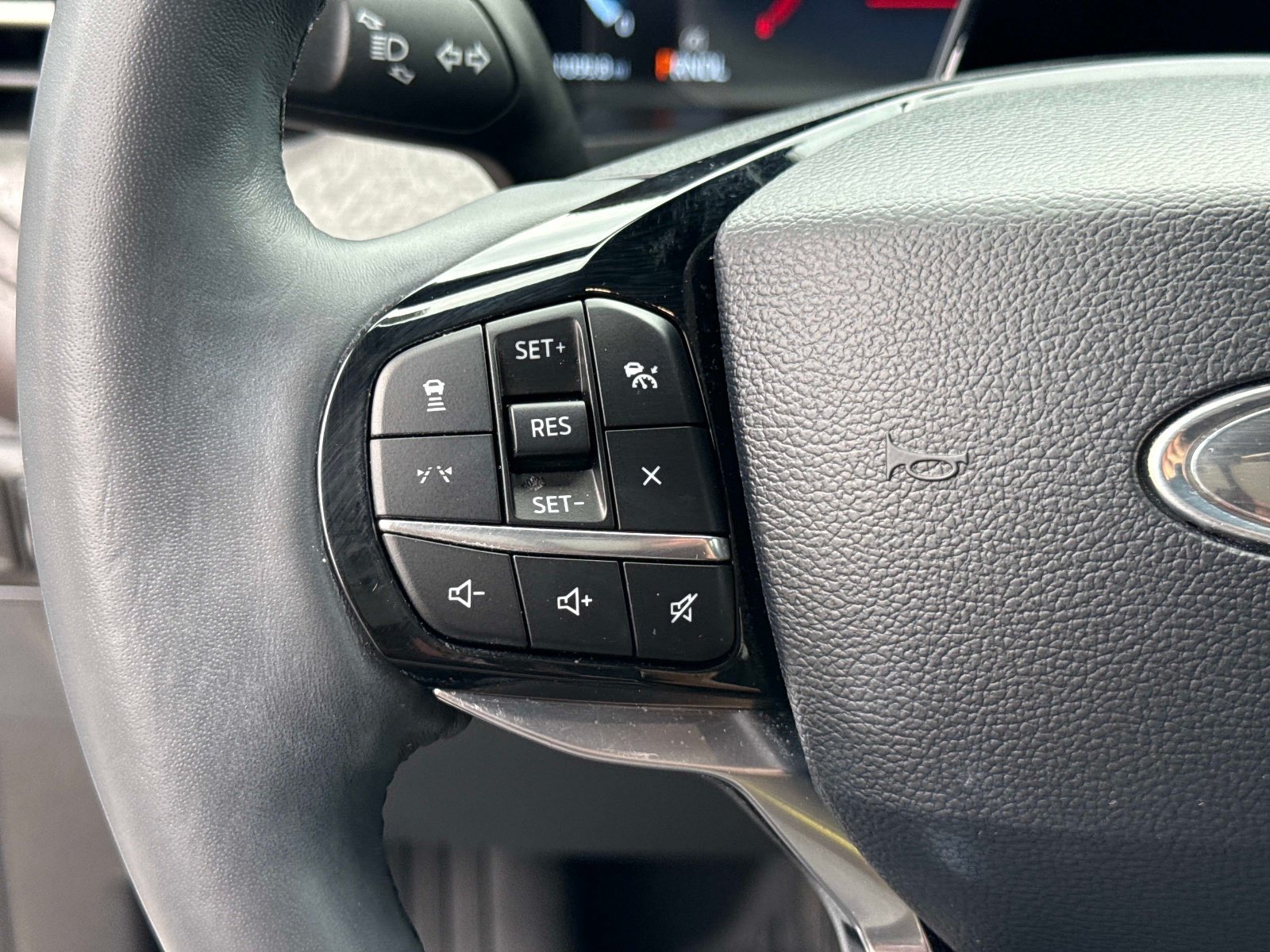 Used 2025 Ford Explorer Platinum RWD image 32