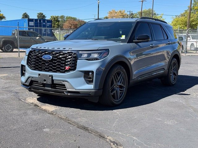 Used 2025 Ford Explorer ST AWD/4WD image 1