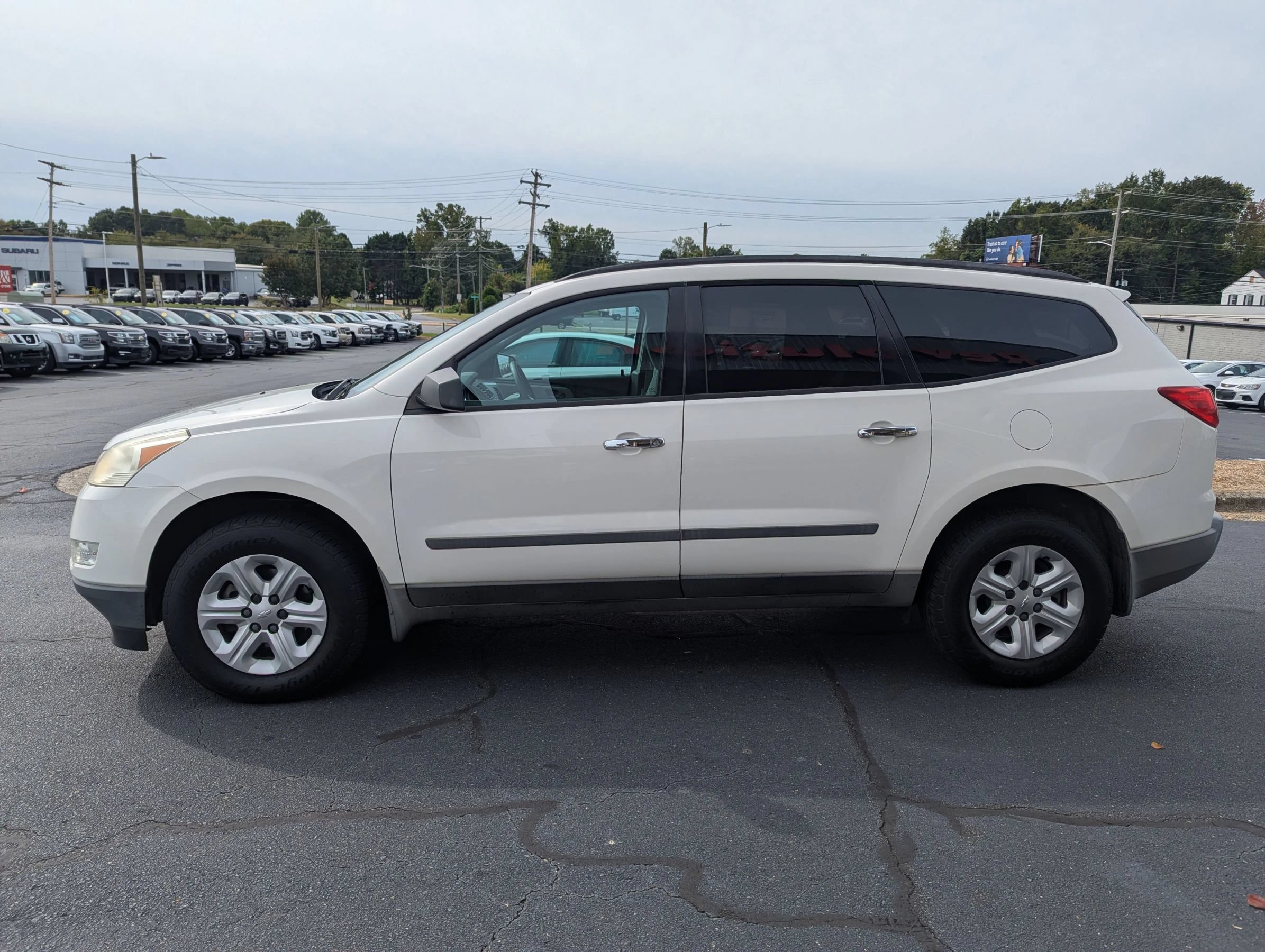 Used 2011 Chevrolet Traverse LS FWD image 4