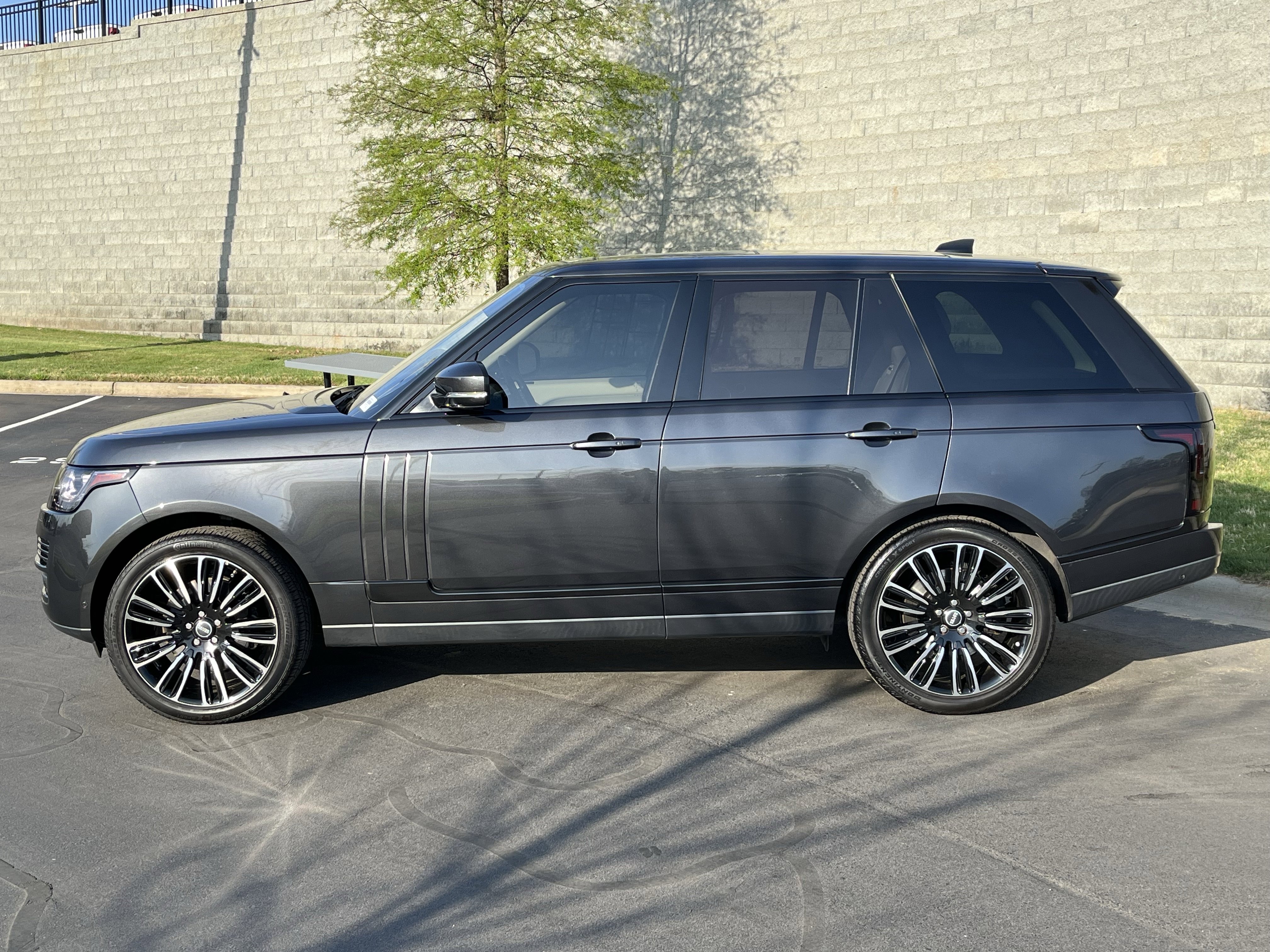 Used 2017 Land Rover Range Rover Supercharged image 4