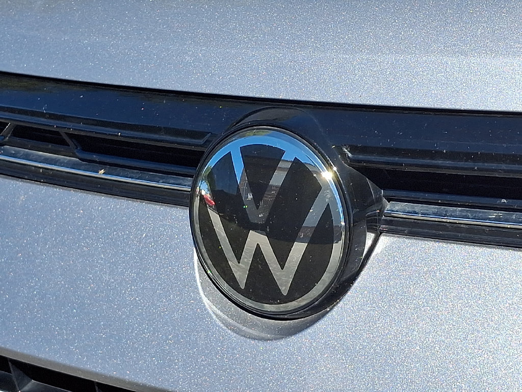 Used 2025 Volkswagen Taos SE FWD image 5