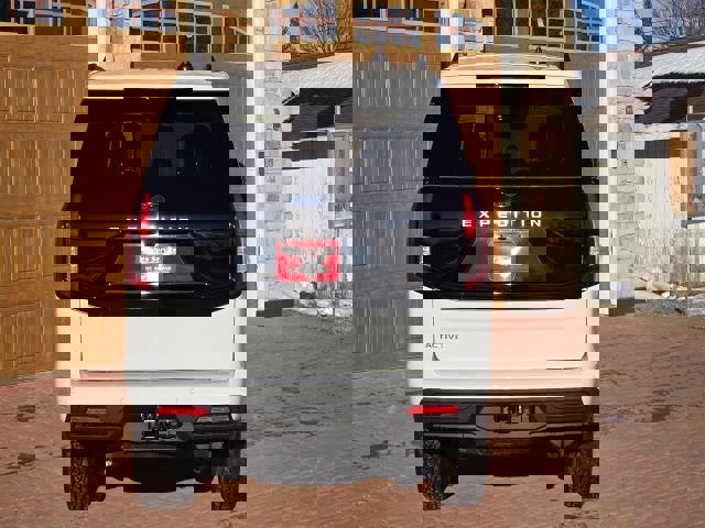 New 2026 Ford Expedition Active image 4