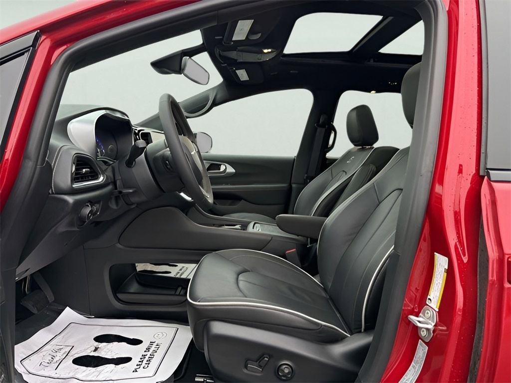 New 2026 Chrysler Pacifica Limited w/ Uconnect Theater Family Group image 25