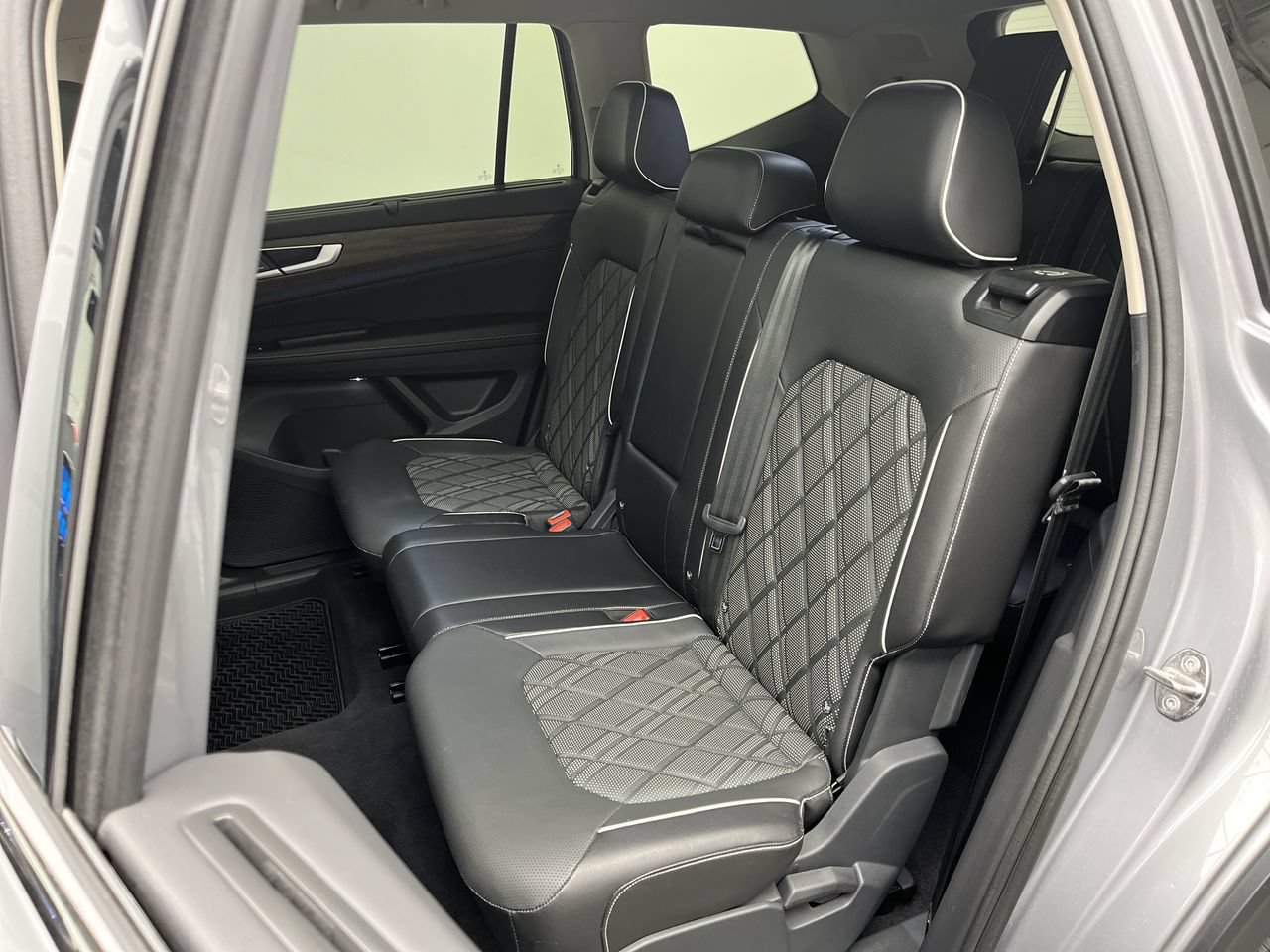 Used 2024 Volkswagen Atlas SEL Premium R-Line AWD/4WD image 13