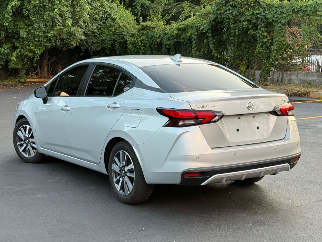 Used 2020 Nissan Versa SV FWD image 3