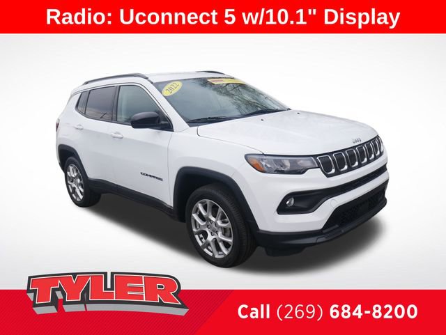 Used 2022 Jeep Compass Latitude image 1