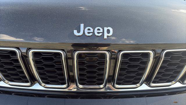 Used 2022 Jeep Grand Cherokee L Limited AWD/4WD image 28