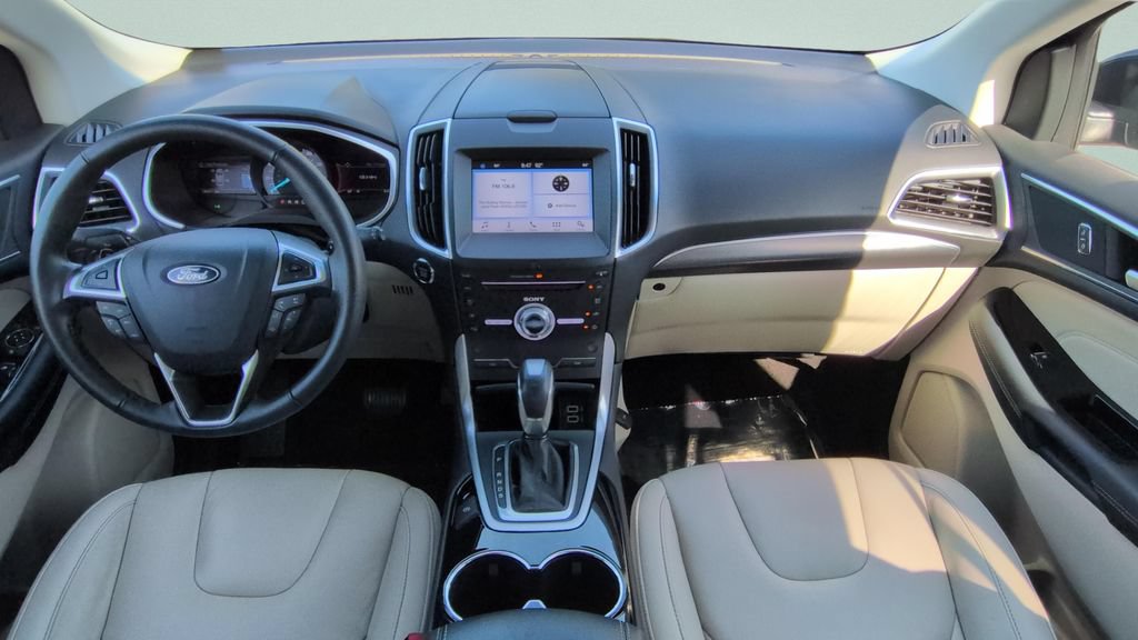 Used 2018 Ford Edge Titanium FWD image 11