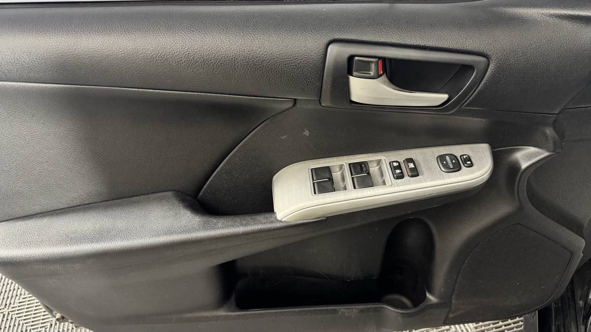 Used 2014 Toyota Camry SE FWD image 12